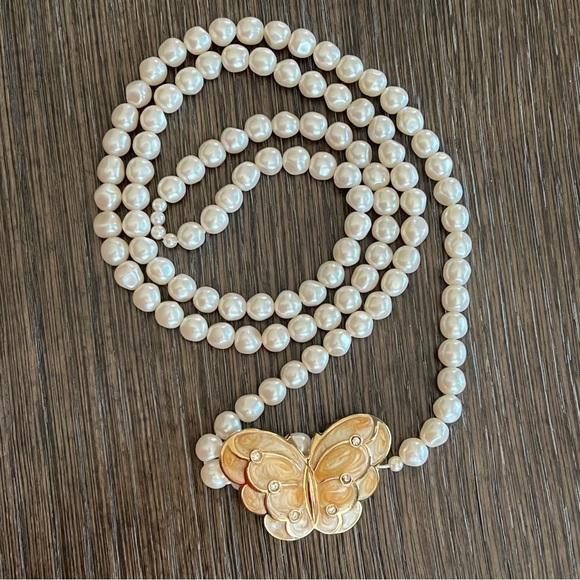 Kenneth Jay Lane for Avon vintage faux pearl necklace w butterfly enamel pendant - Picture 8 of 10